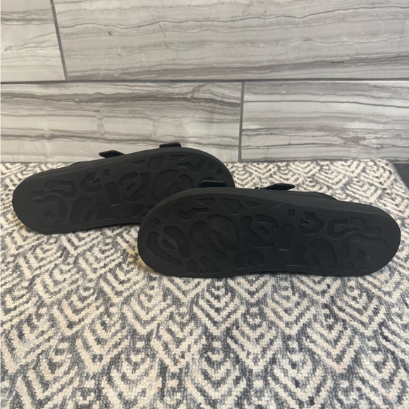 Alexander McQueen (Men’s) Hybrid Rubber sandals - Picture 11 of 15